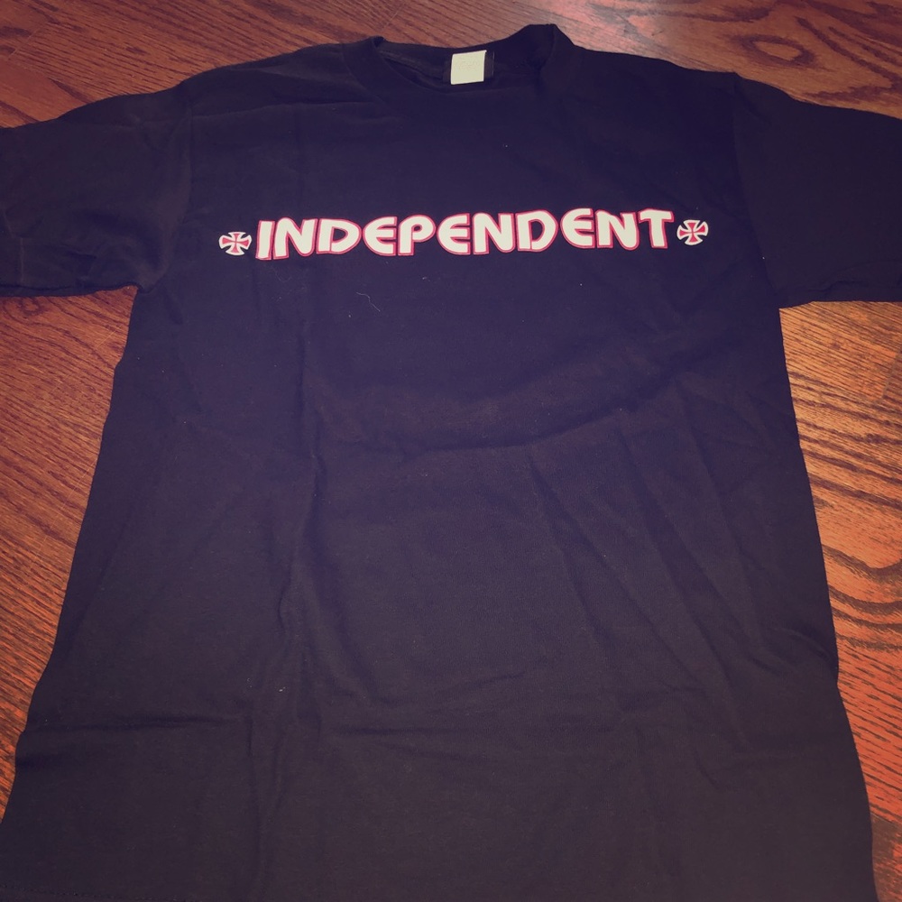 New in bag men’s small Independent s/s black tee